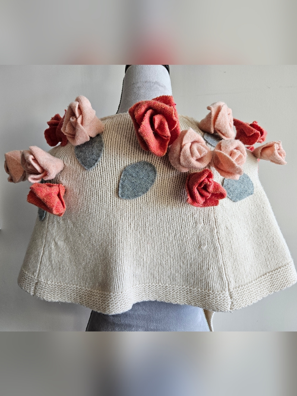 ANTHRO 3-D Roses Poncho - Picture 7 of 16